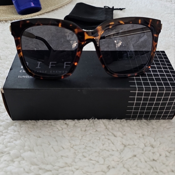 Diff Charitable Tortoise-Shell Sunglasses - Picture 2 of 4